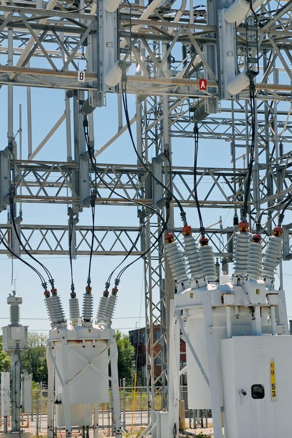 a group of electrical equipment sitting on top of a dirt field